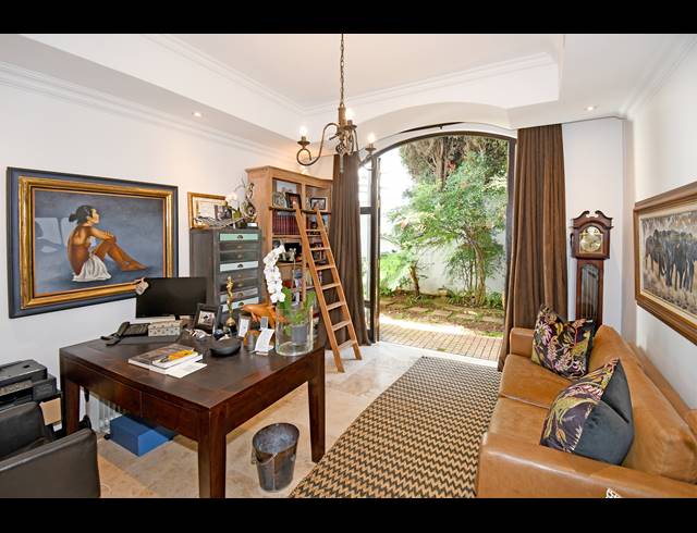 4 BEDROOM HOUSE FOR SALE IN HOUGHTON ESTATE